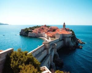 Dubrovnik: stadsmuren en helderblauwe Adriatische zee