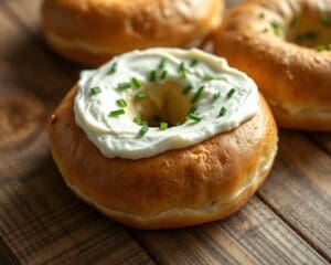 Zuurdesem bagels met roomkaas en bieslook